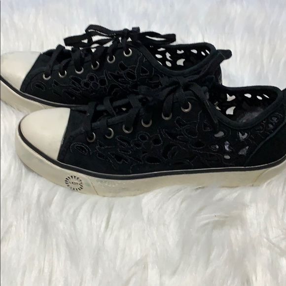 UGG Ladies Shoes - Picture 2 of 13